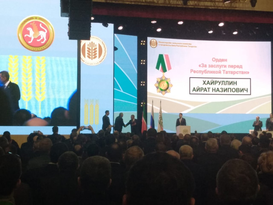 Минниханов передал орден, который не успели вручить Айрату Хайруллина
