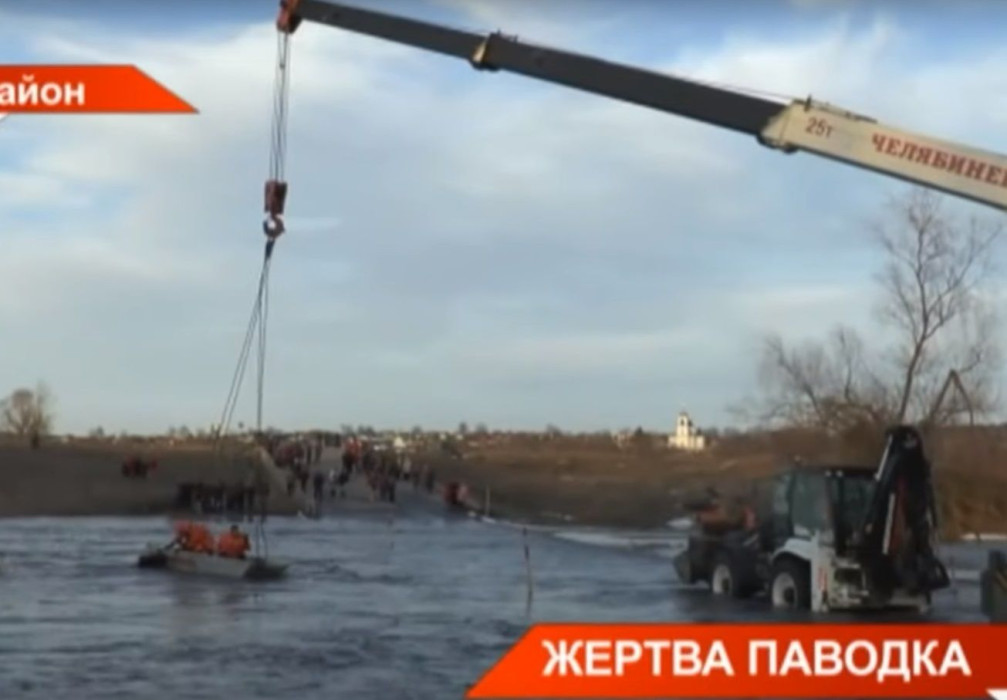 Под Буинском ищут пассажира трактора, упавшего в реку