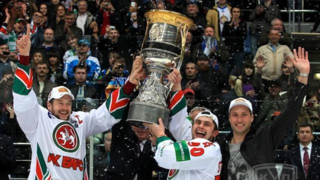 10 лет назад  «Ак Барс» второй раз выиграл Кубок Гагарина