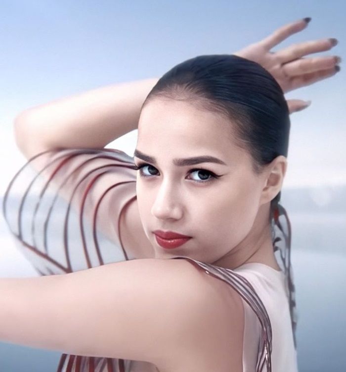 Алина Загитова снялась в рекламе косметики