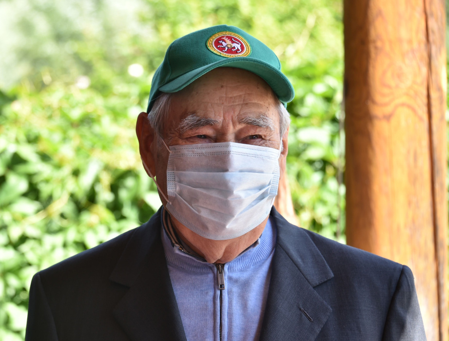 Первый президент Татарстана проголосовал по правкам в Конституцию РФ - видео