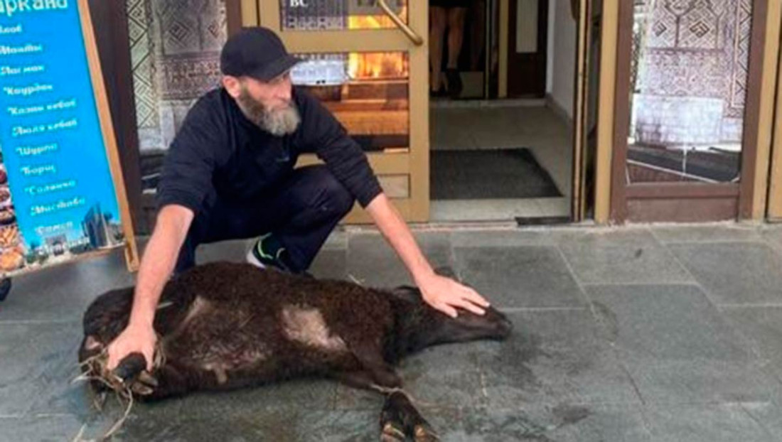 Прокуратура Челнов проводит проверку по факту заклания барана прямо в ТЦ