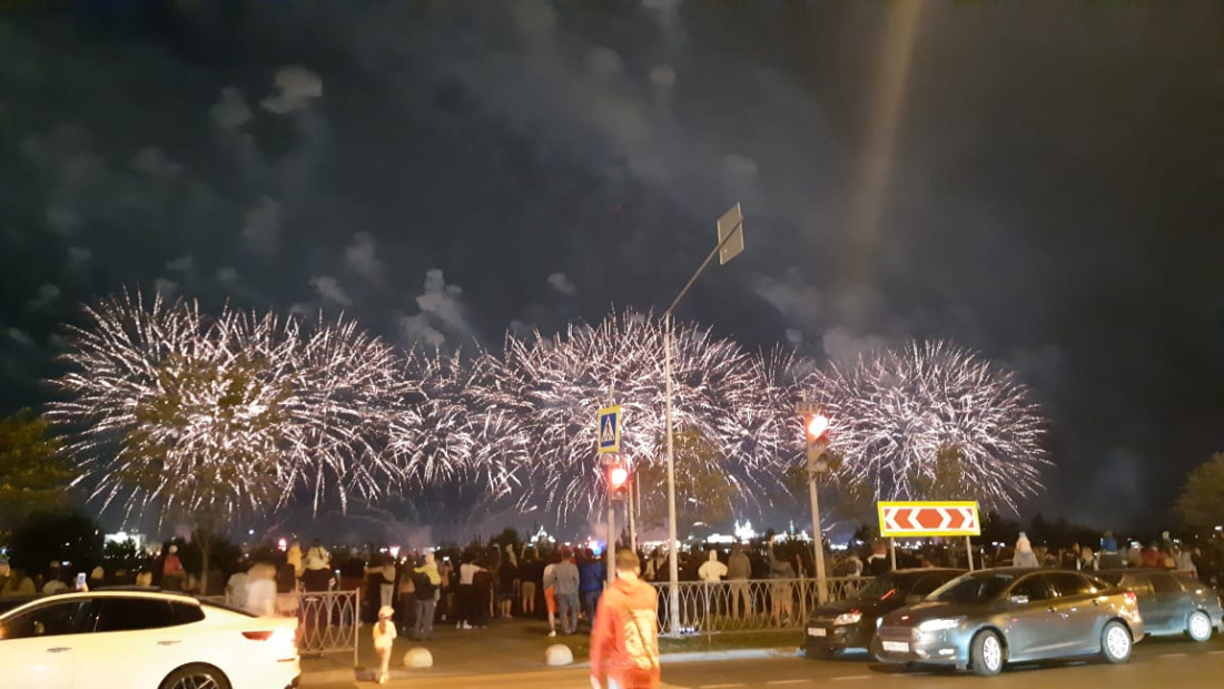 В Казани после салюта в парке образовалась давка, а на дорогах пробки