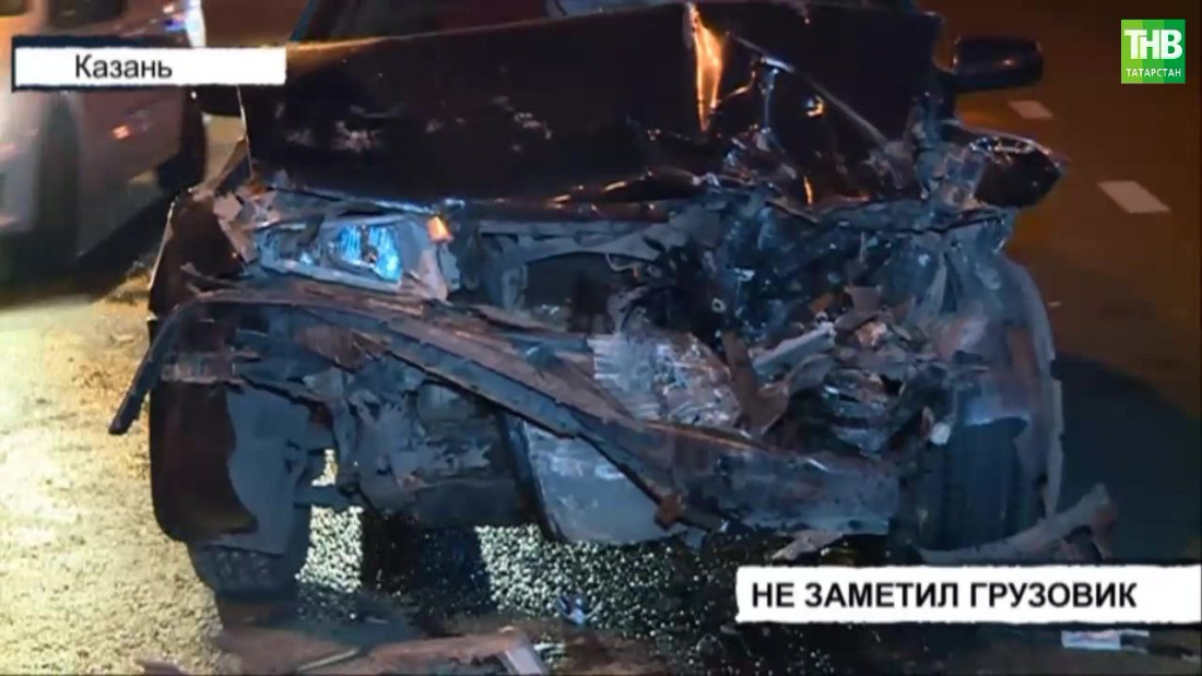 В Казани иномарка влетела в «Камаз»