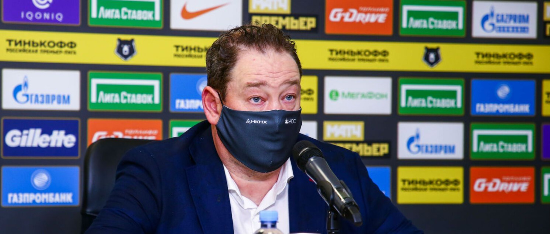 Слуцкий о победе над «Зенитом»: «Привык, что шампанским обливаются, но начнем с воды»