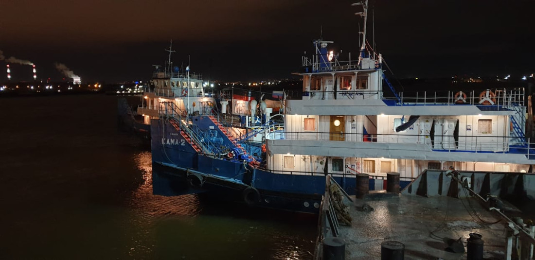 В Татарстане теплоход-толкач «Темрюк» получил пробоину - видео