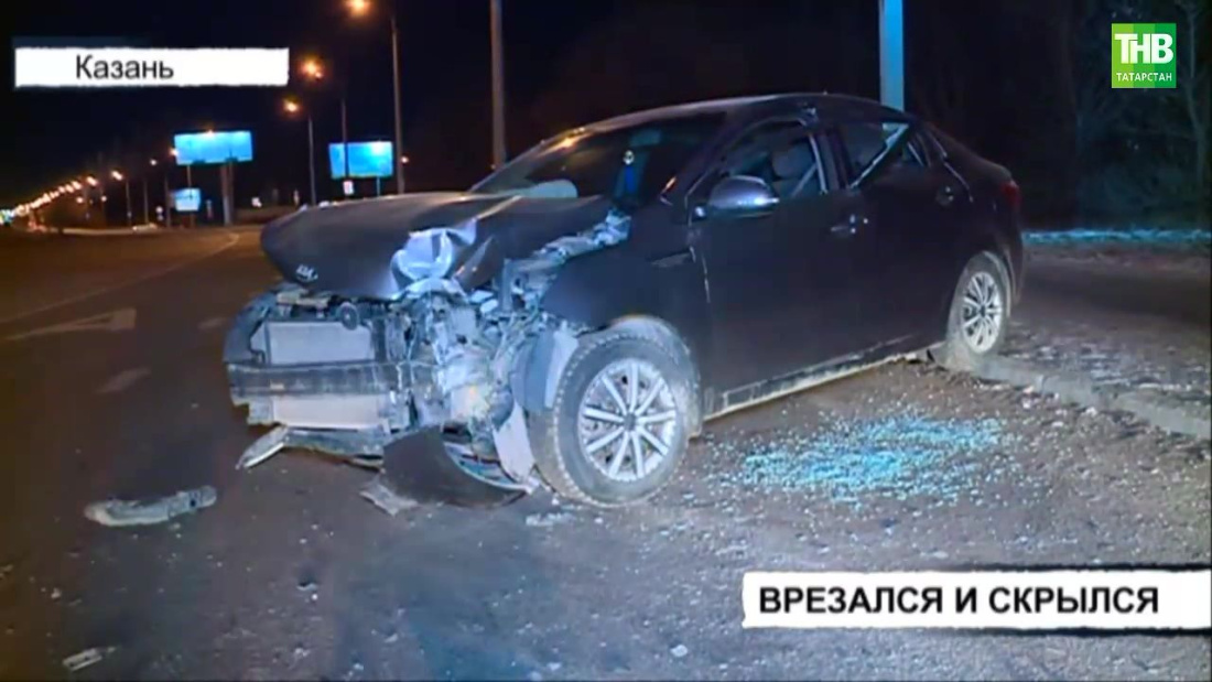 В Казани водитель иномарки влетел в столб и скрылся