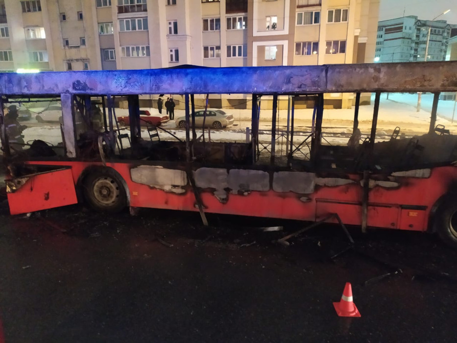 В Казани дотла сгорел пассажирский автобус