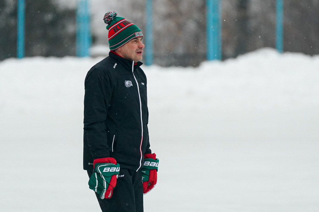 «Не нами придумано»: Квартальнов и Зарипов объяснили, зачем «Ак Барс» сыграл в бенди