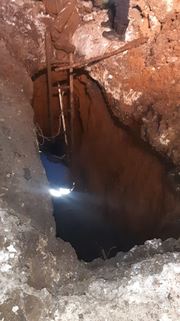 В Татарстане мужчину засыпало глиной в траншее