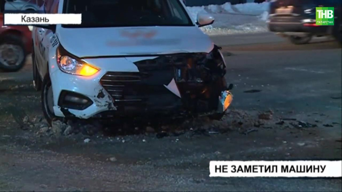 В Казани лоб в лоб столкнулись два таксиста
