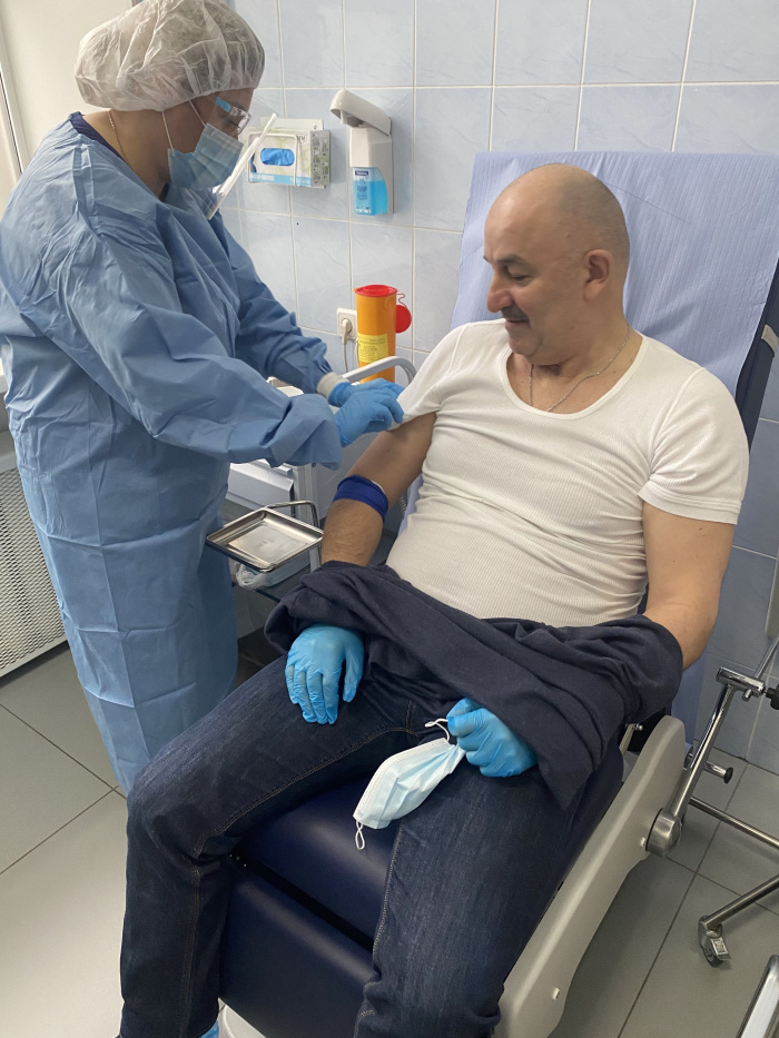 Черчесов сделал прививку от COVID-19