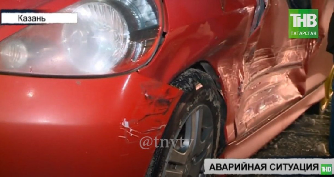 В Казани карета скорой помощи протаранила «Хонду»