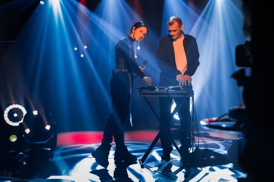 Дуэт «Аигел» исполнил песню на татарском языке в шоу «Вечерний Ургант»