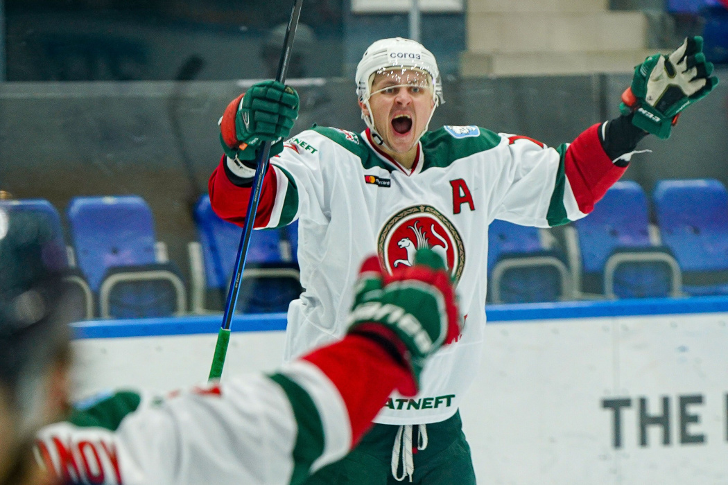 Гол Глухова принес победу «Ак Барсу» над «Автомобилистом» в матче КХЛ