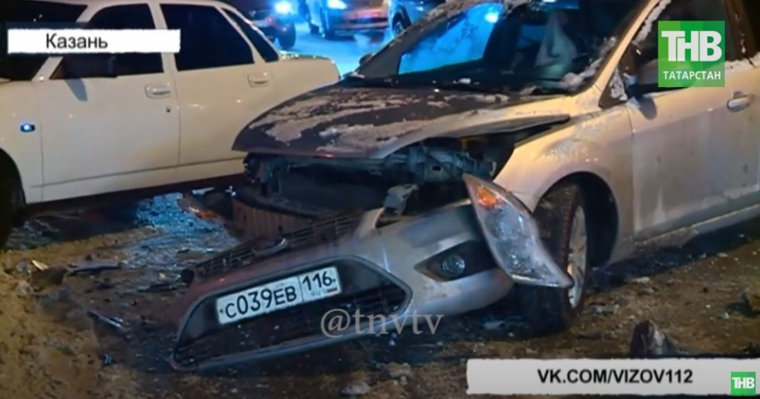 «Форд» и «Лада» устроили крупную аварию в Казани
