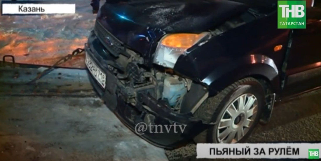 В Казани пьяный водитель «Форда» влетел в стоящий на светофоре «Джилли»