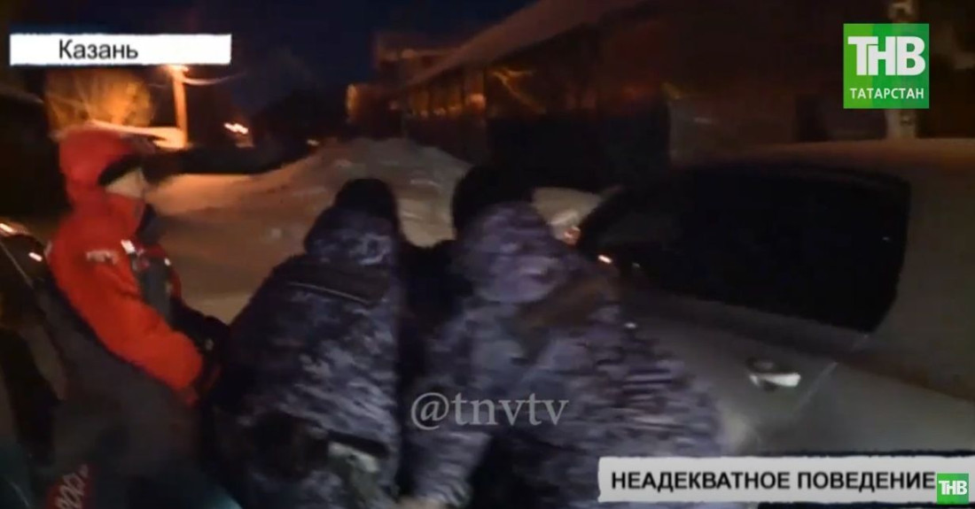 Нетрезвая компания напала на съёмочную группу ТНВ - видео