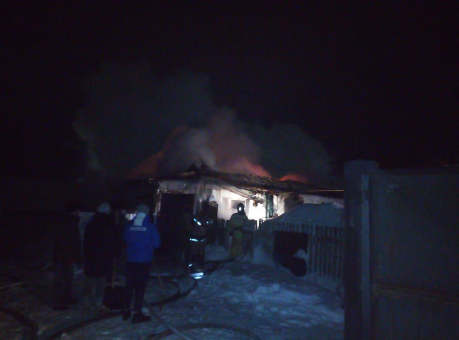 Двое мужчин погибли на пожаре в частном доме в Татарстане