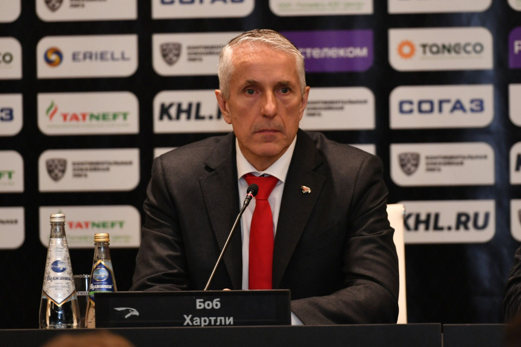 Канадский тренер команды КХЛ Хартли привился российским «Спутником»