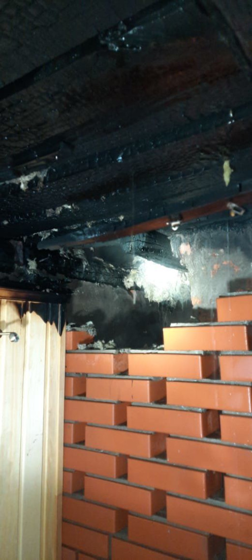 В сети появилось видео, как троллейбус прокатил кондуктора на рогах