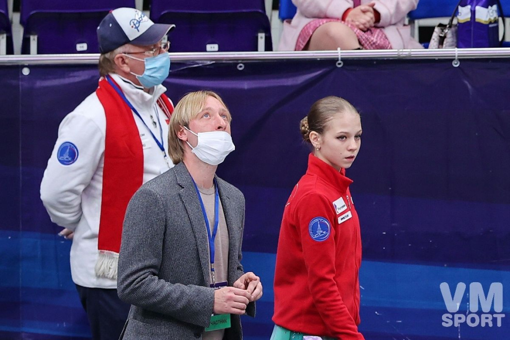 Трусова сорвала короткую программу на ЧМ в Стокгольме