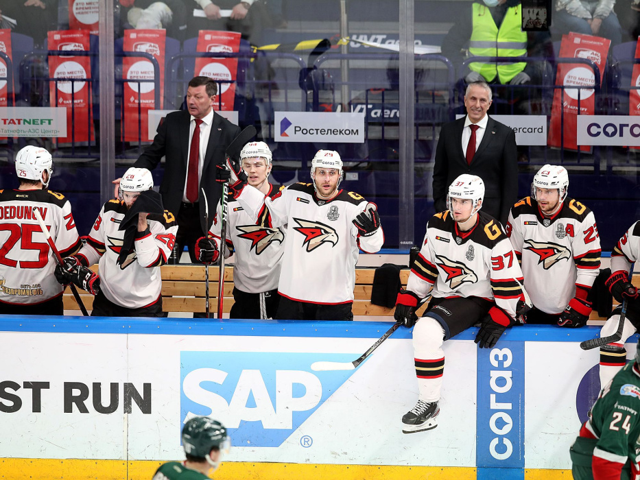 Курам на смех: «Ак Барс» всю серию играет в большинстве, но лидирует опять Омск