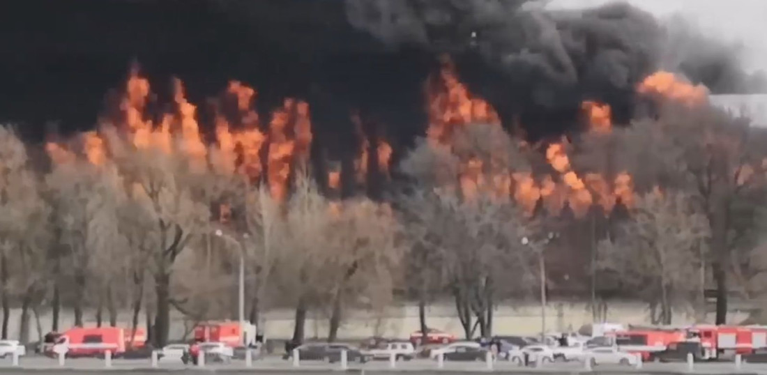 В Петербурге полыхает «Невская мануфактура» - видео