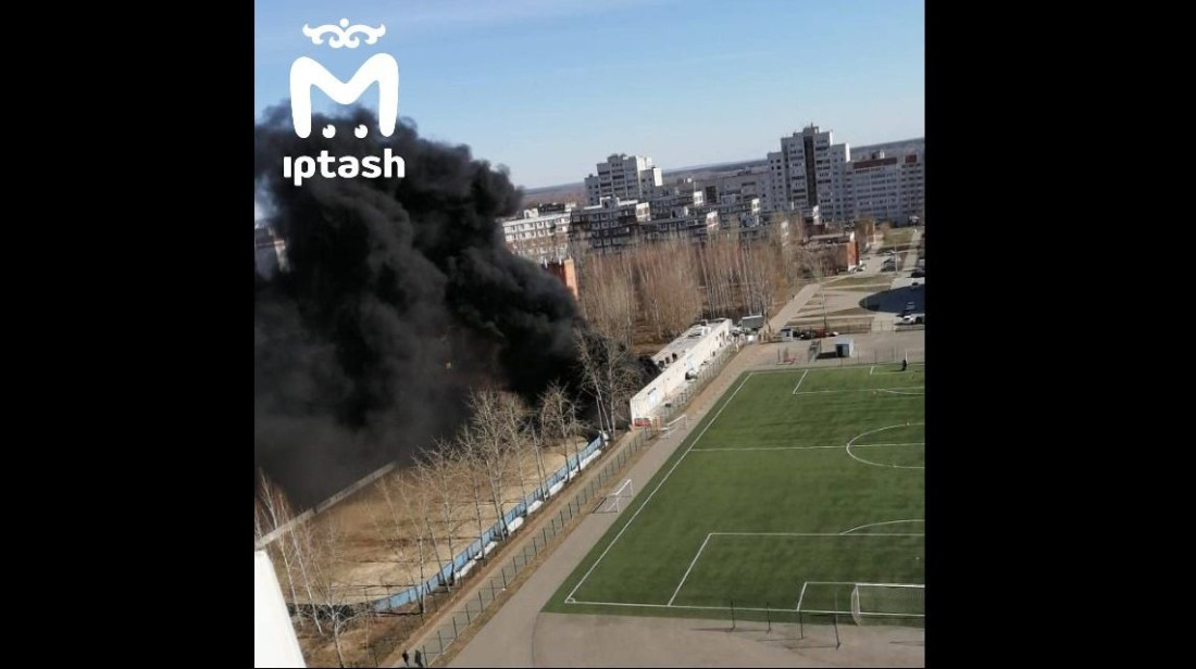 В Казани вспыхнул склад школы №146