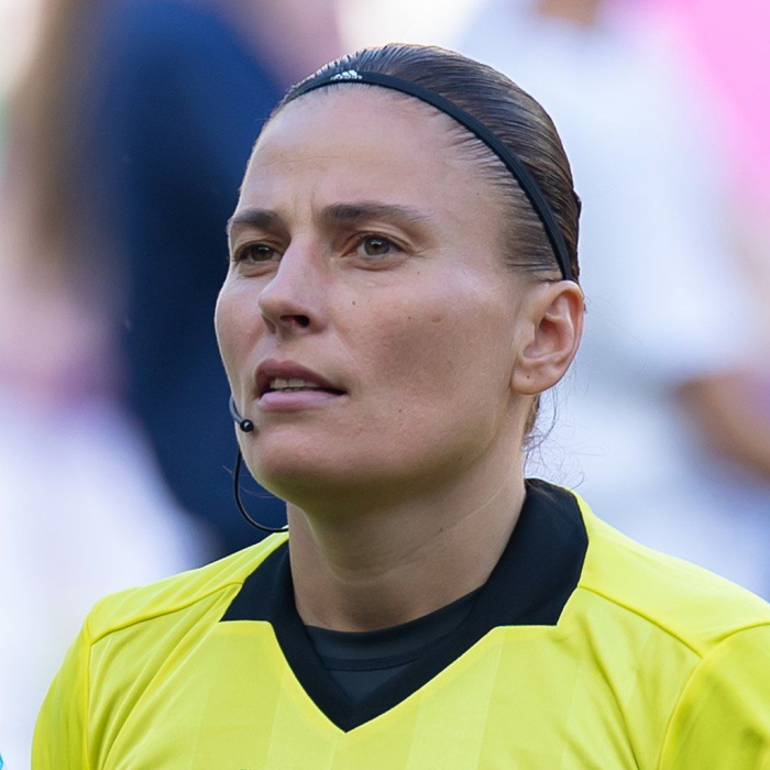 Женщина-арбитр из России будет судить матчи футбольного турнира Олимпиады в Токио