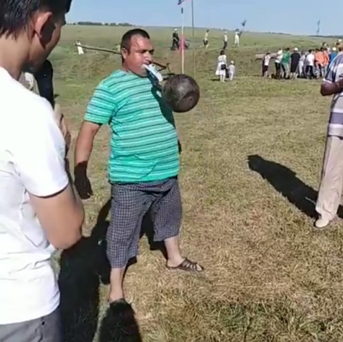 Теш белән гер күтәрү, чыбыркы шартлату - Олы Ачасыр авылы көненнән мизгелләр