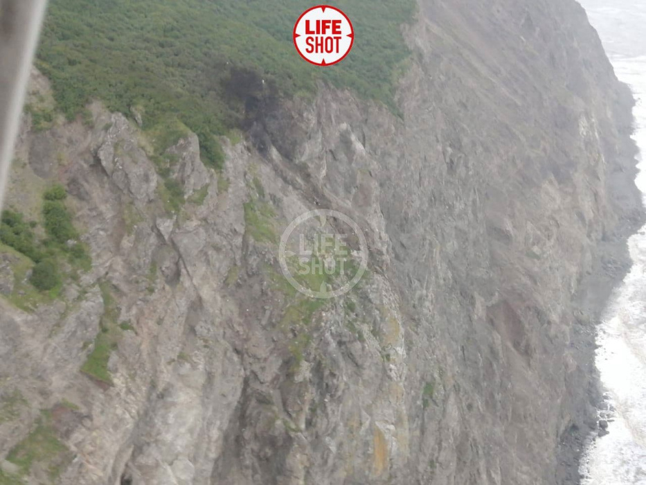 Спасатели обнаружили обломки пропавшего на Камчатке пассажирского самолета Ан-26