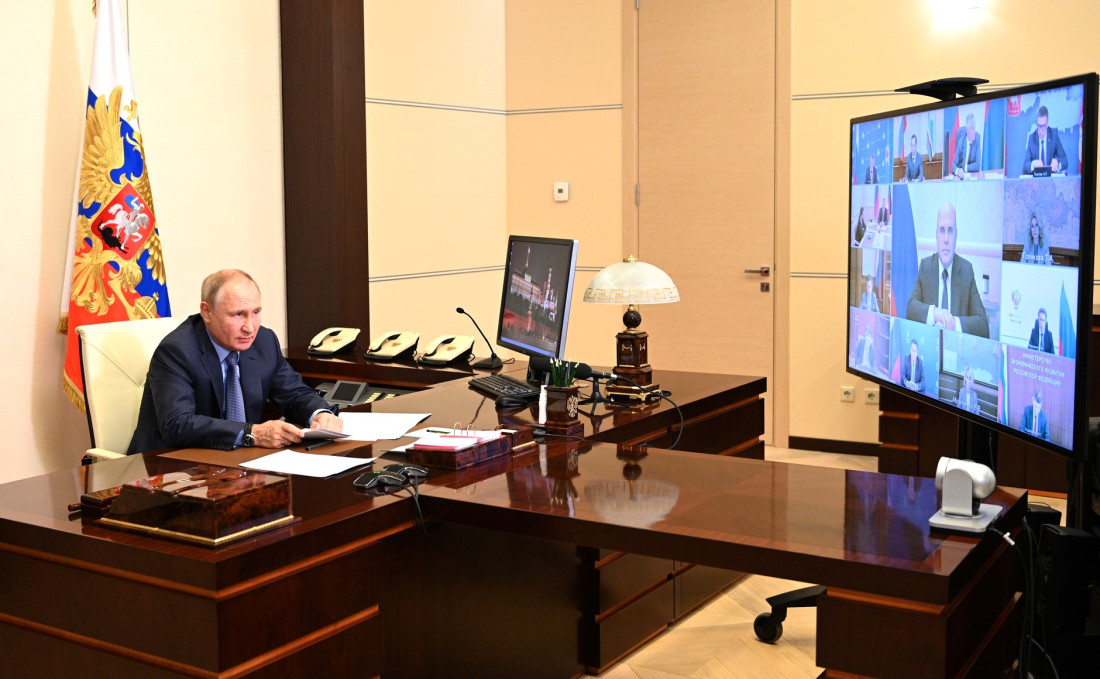 Путин поручил выделить больше средств на создание препаратов от тяжелых инфекций
