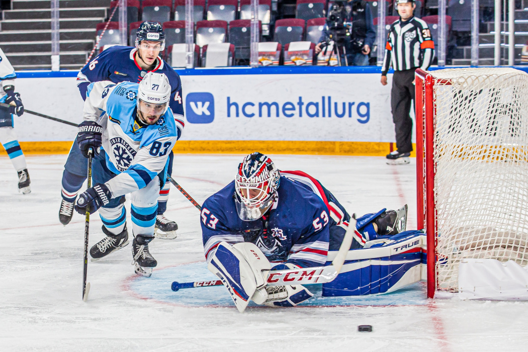 «Нефтехимик» обыграл «Сибирь» и добился первой победы в летнее межсезонье