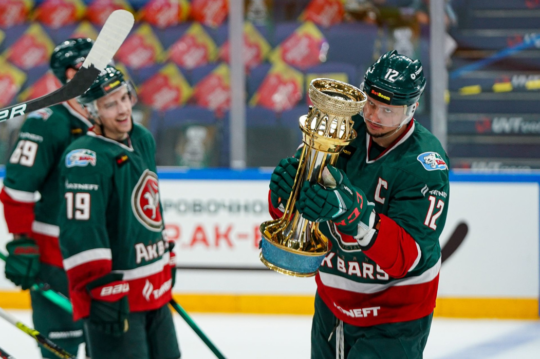 «Не пропить форму»: Квартальнов взял второй Кубок чемпионов, но «Ак Барс» ждет других трофеев