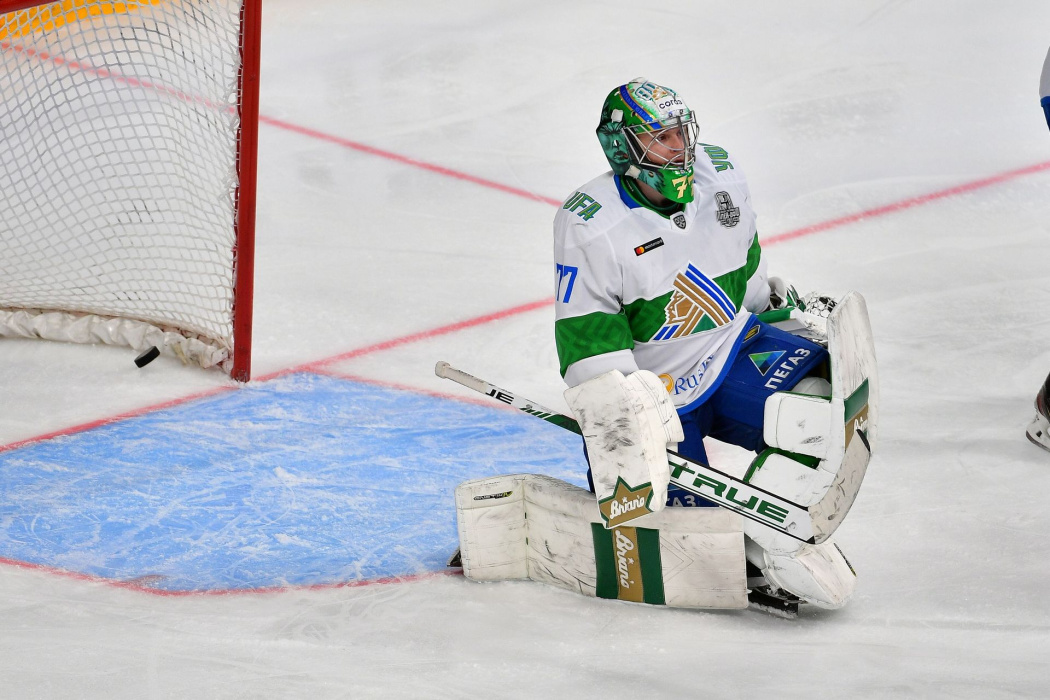 Источник: «Салават Юлаев» ищет нового вратаря, Уфа разочаровалась в Метсоле