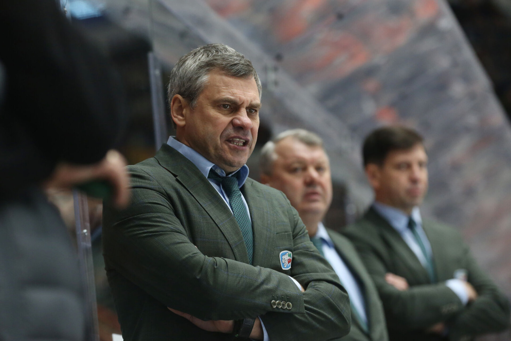 Видео: Квартальнов жестко раскритиковал игроков «Ак Барса» после разгрома от «Динамо»